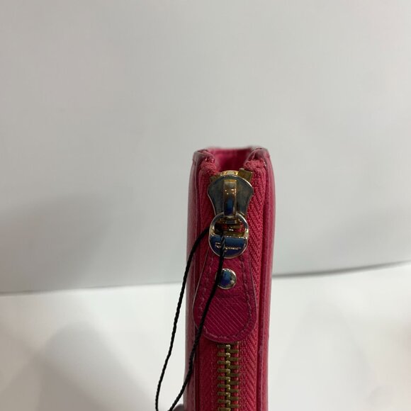 Salvatore Ferragamo Red Wallet - Picture 6 of 9